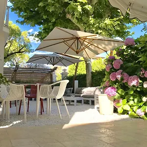 Petit Otel
